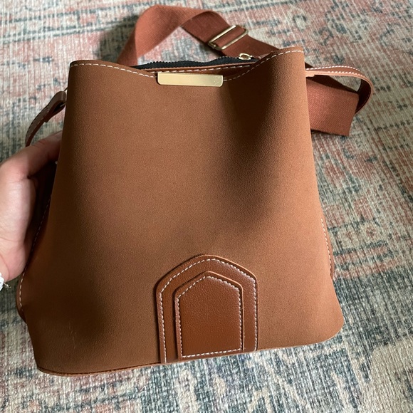 Handbags - Faux leather crossbody bucket bag